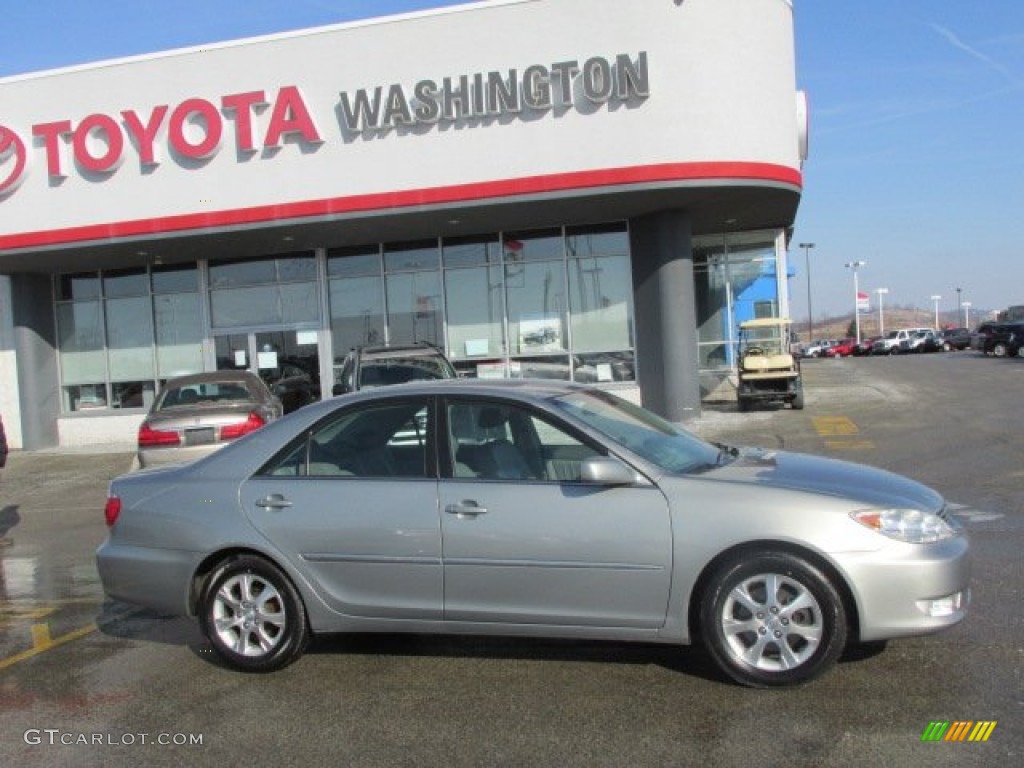 2005 Camry XLE V6 - Mineral Green Opalescent / Gray photo #2