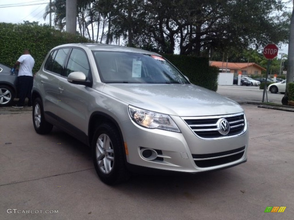 2011 Tiguan S - White Gold Metallic / Clay Gray photo #7