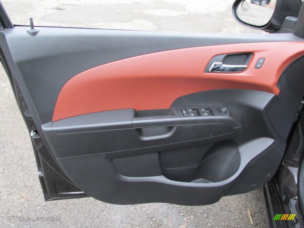 2014 Chevrolet Sonic LT Sedan Jet Black/Brick Door Panel Photo #89533960