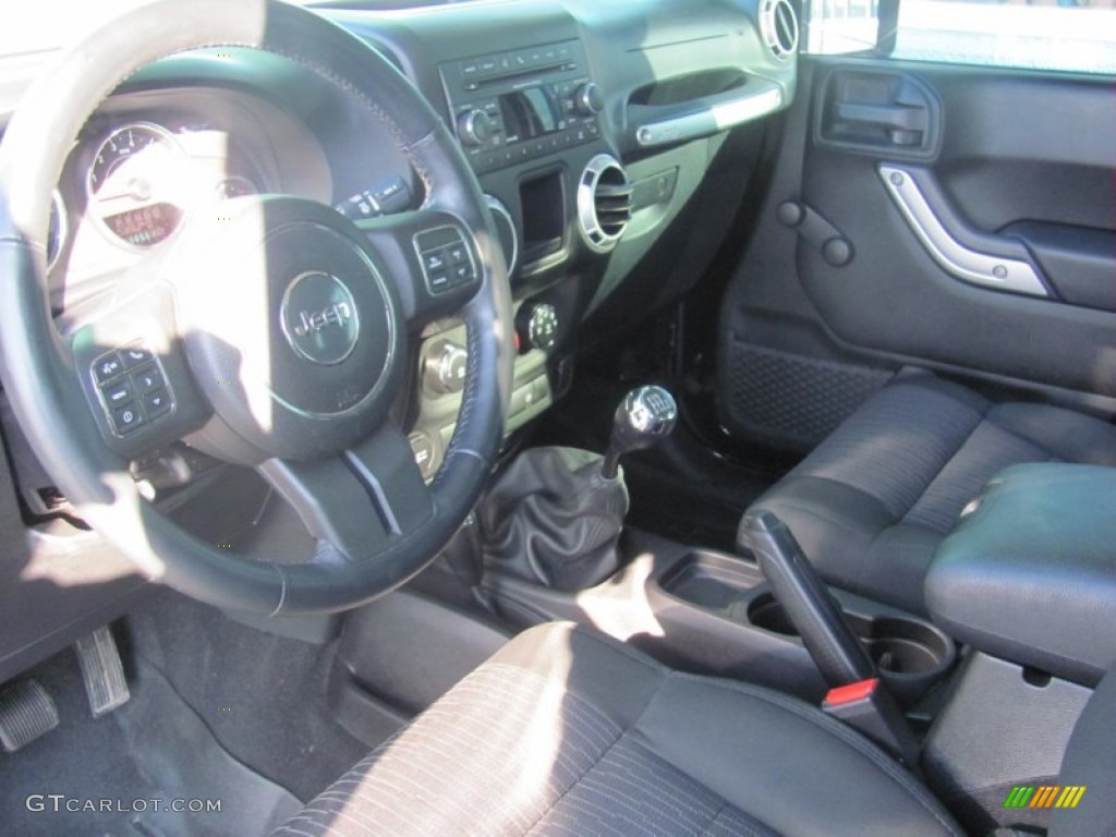 2012 Wrangler Rubicon 4X4 - Black / Black photo #17