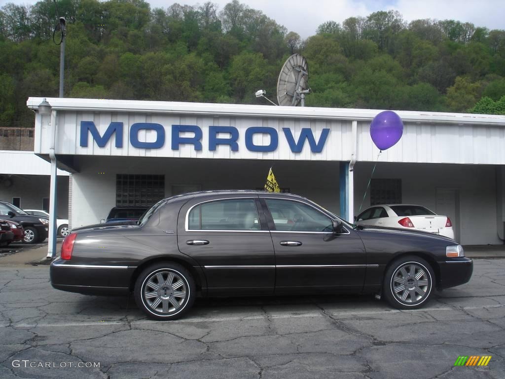 2005 Town Car Signature - Black / Medium Light Stone/Dark Stone photo #1