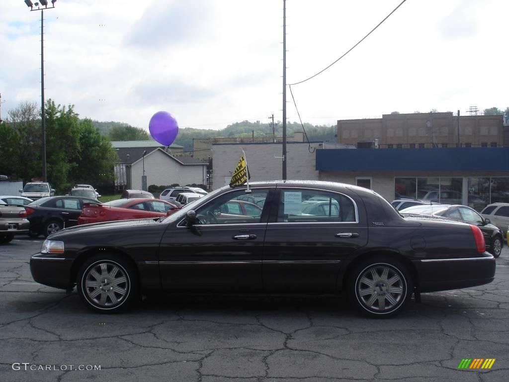 2005 Town Car Signature - Black / Medium Light Stone/Dark Stone photo #5