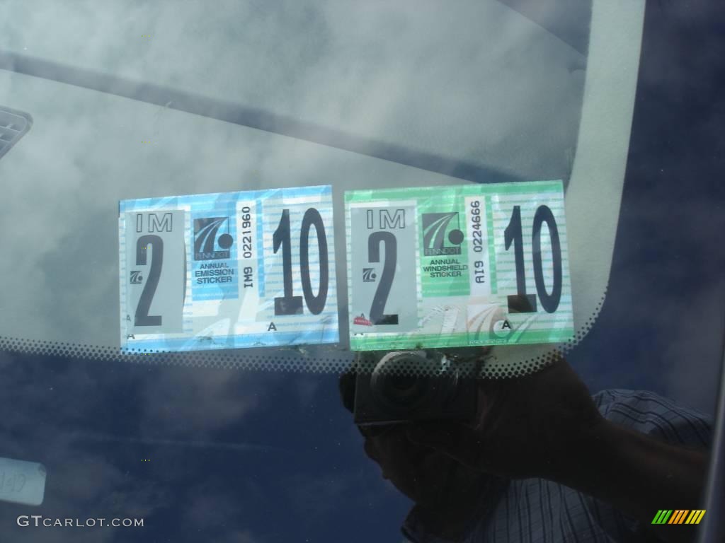 2005 Town Car Signature - Black / Medium Light Stone/Dark Stone photo #14
