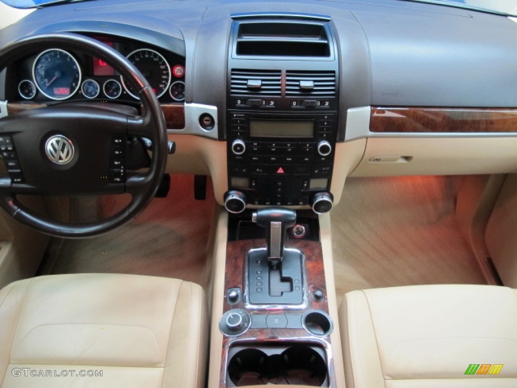 2008 Volkswagen Touareg 2 VR6 Pure Beige Dashboard Photo #89536501