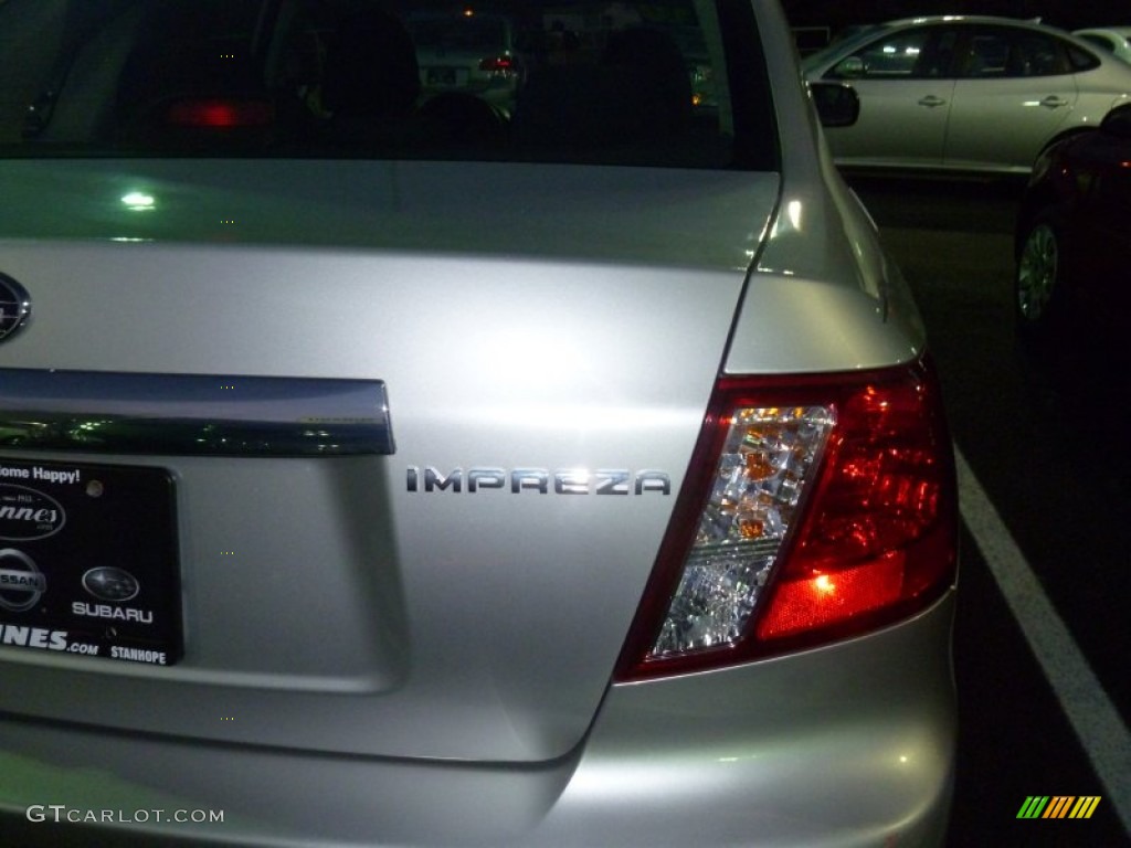 2010 Impreza 2.5i Premium Sedan - Spark Silver Metallic / Carbon Black photo #5