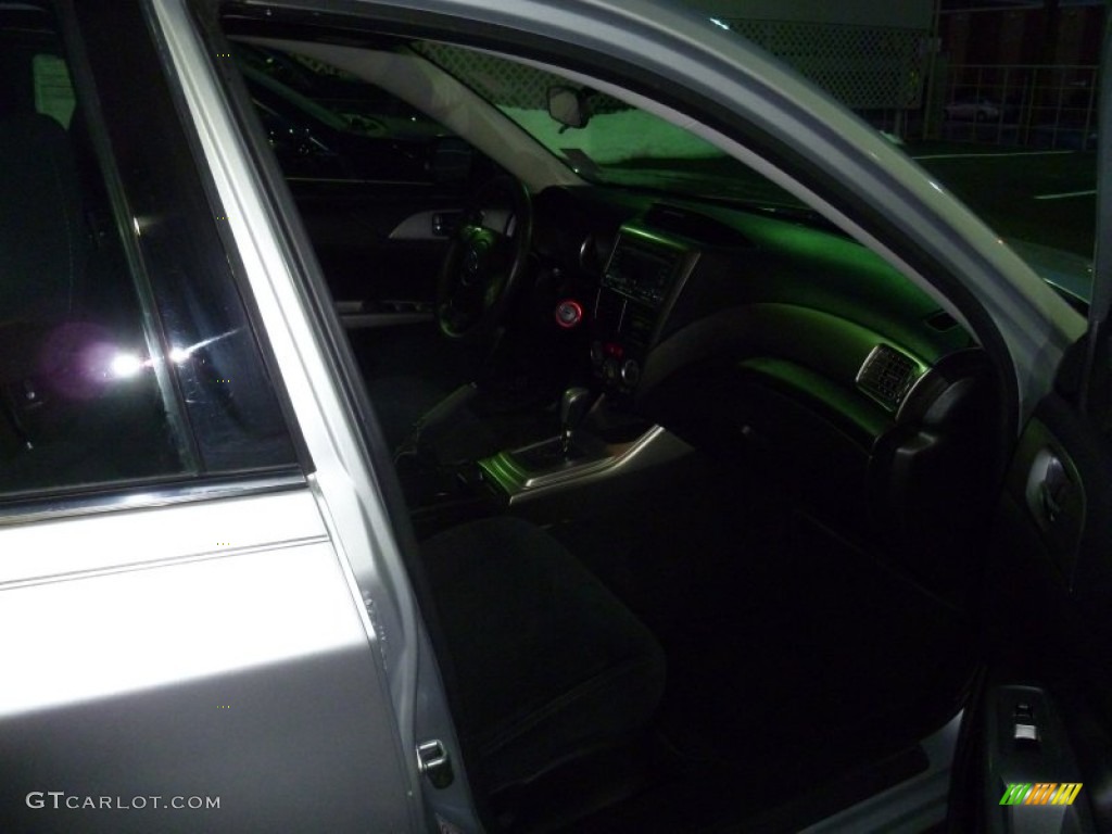 2010 Impreza 2.5i Premium Sedan - Spark Silver Metallic / Carbon Black photo #7