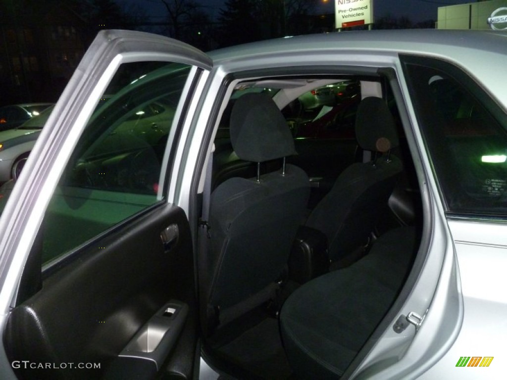 2010 Impreza 2.5i Premium Sedan - Spark Silver Metallic / Carbon Black photo #10