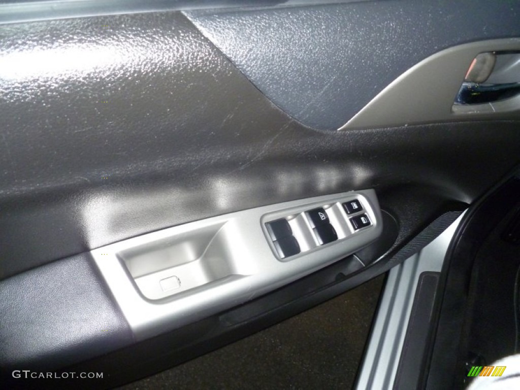 2010 Impreza 2.5i Premium Sedan - Spark Silver Metallic / Carbon Black photo #12