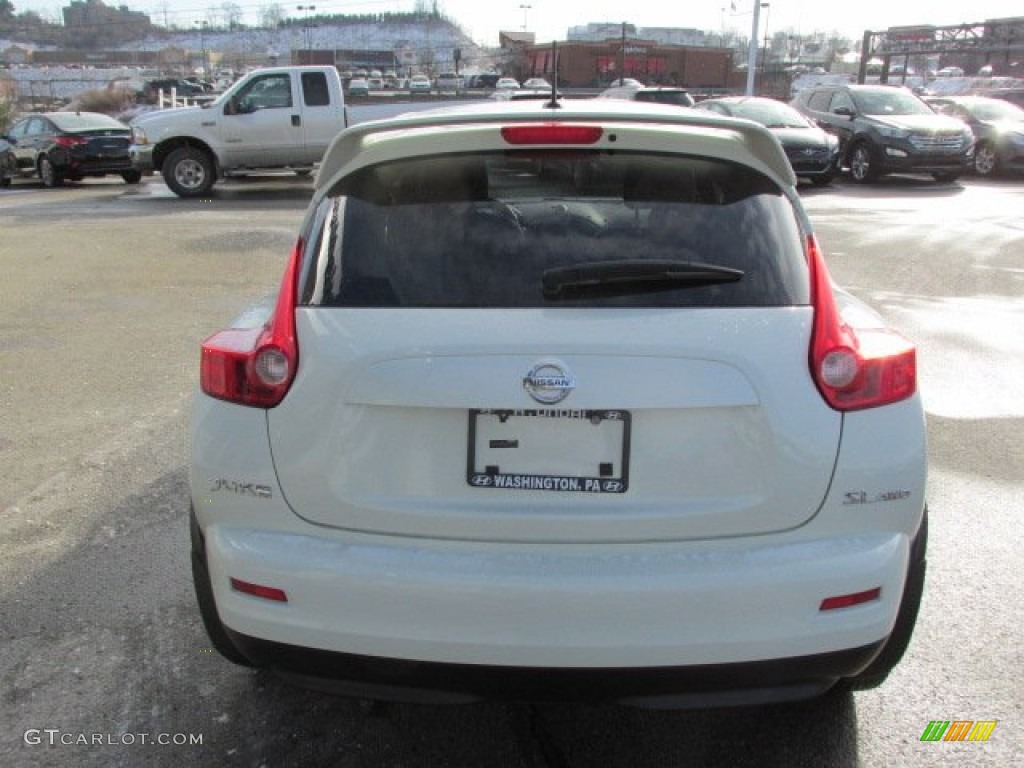 2011 Juke SL AWD - White Pearl / Black/Red w/Red Trim photo #7