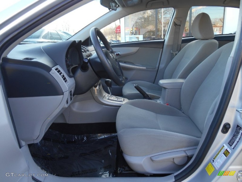 2013 Toyota Corolla LE Front Seat Photo #89545504