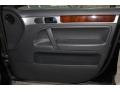 Black Uni - Touareg 2 VR6 Photo No. 30