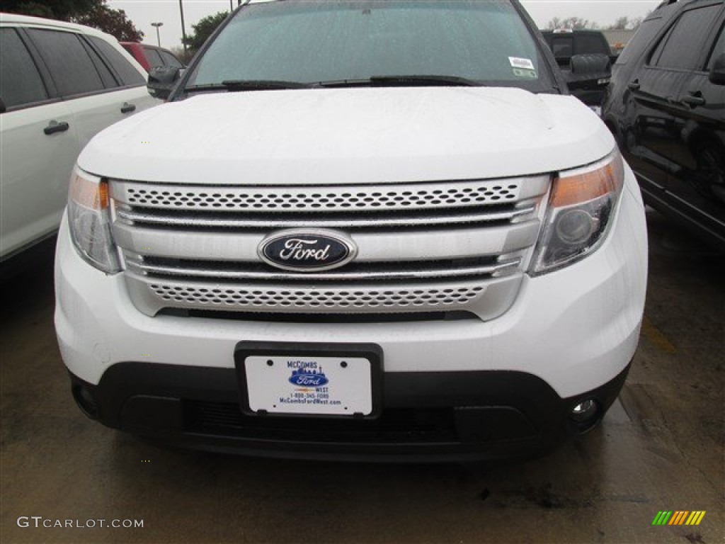 2014 Explorer XLT - Oxford White / Medium Light Stone photo #1
