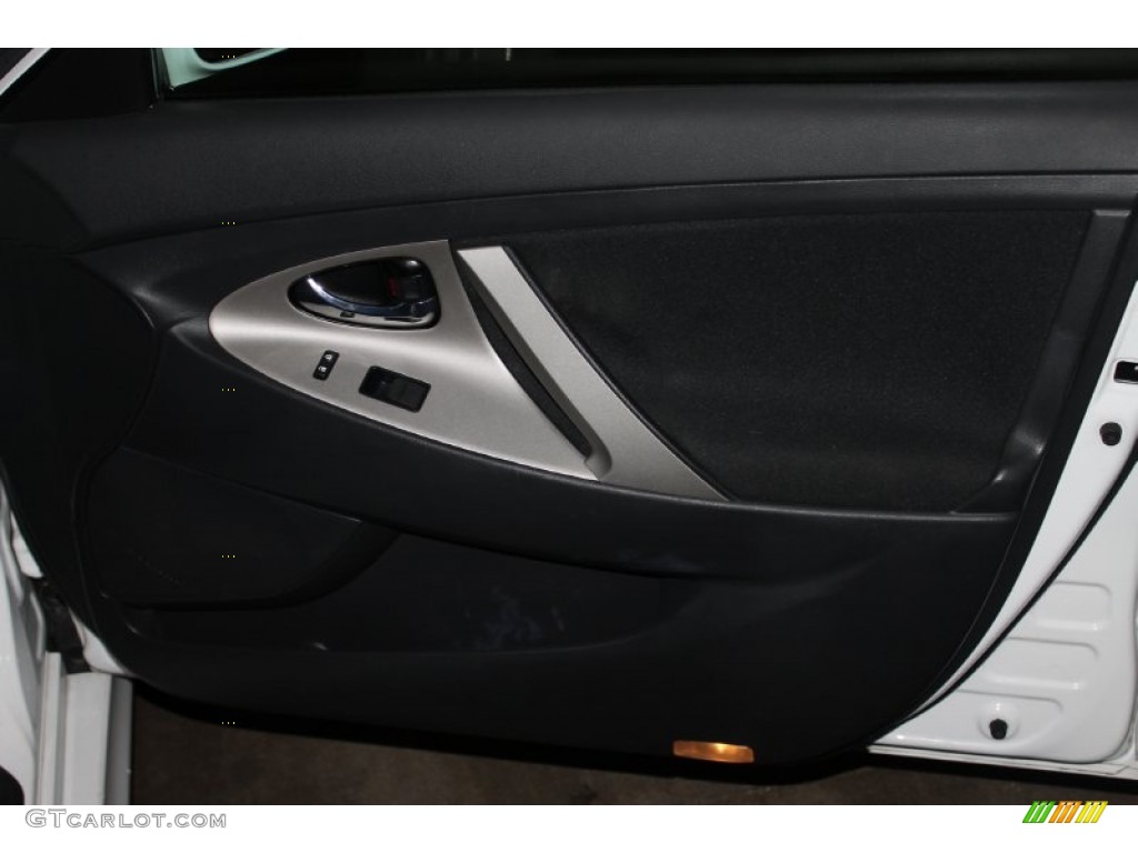2009 Camry SE V6 - Super White / Charcoal photo #28
