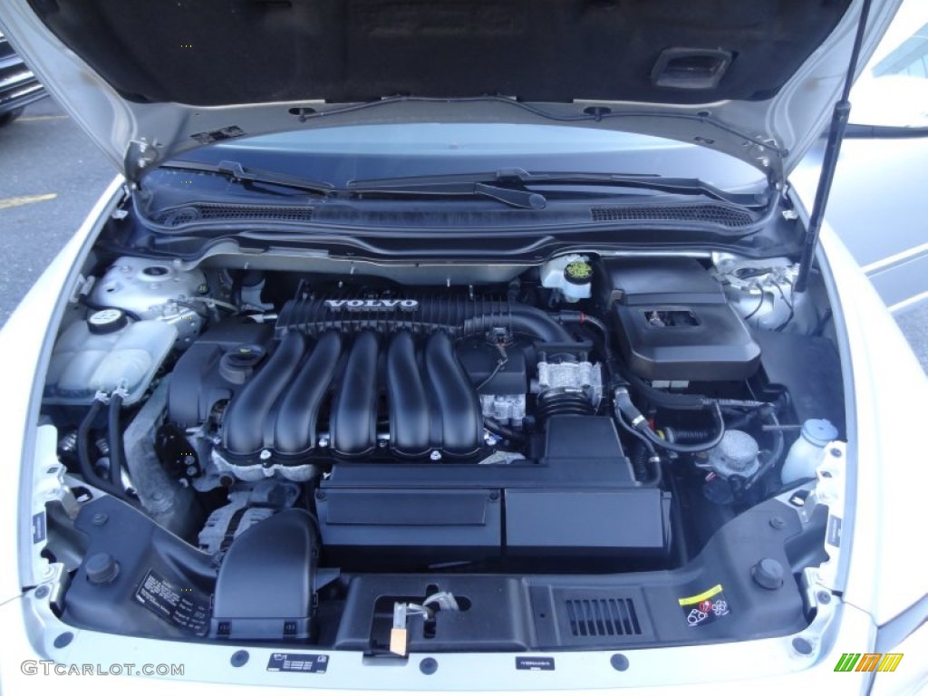 2010 Volvo S40 2.4i Engine Photos