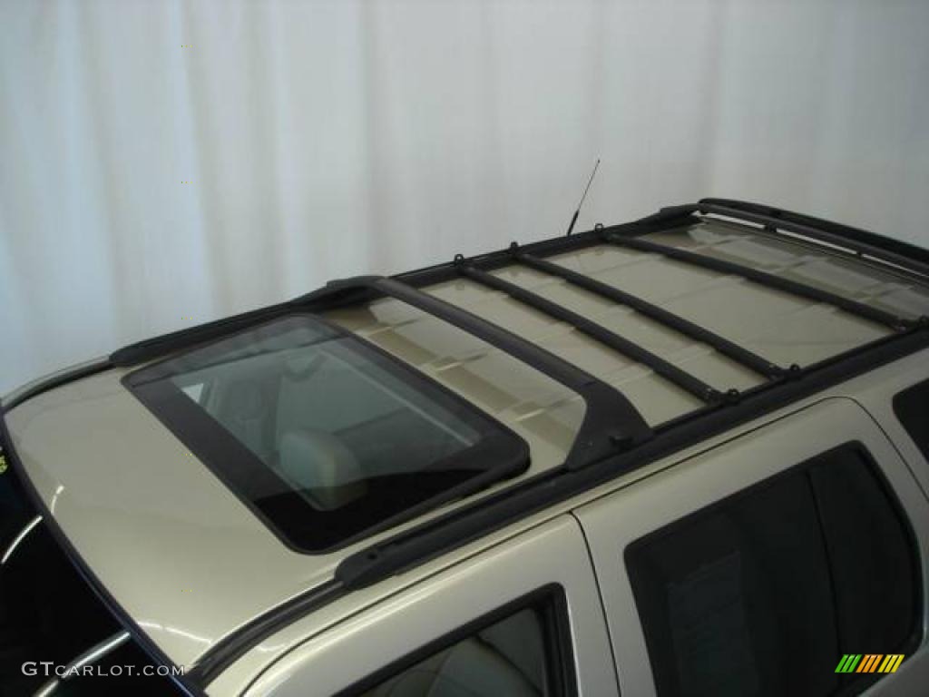 1999 QX4 4x4 - Tuscan Beige Metallic / Beige photo #10