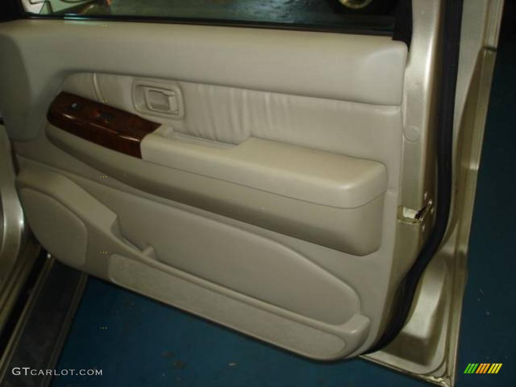 1999 QX4 4x4 - Tuscan Beige Metallic / Beige photo #30