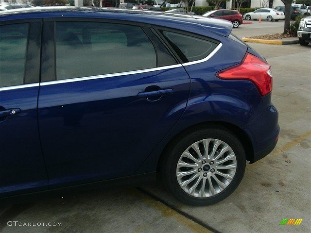 2012 Focus Titanium 5-Door - Kona Blue Metallic / Charcoal Black Leather photo #6