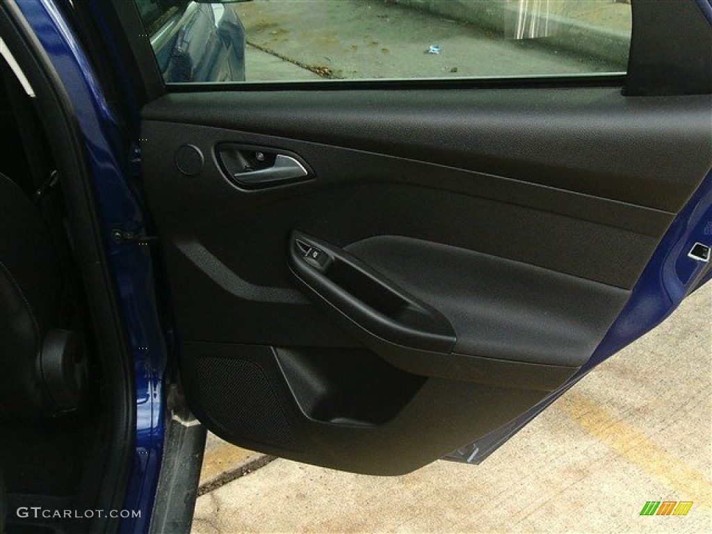 2012 Focus Titanium 5-Door - Kona Blue Metallic / Charcoal Black Leather photo #13