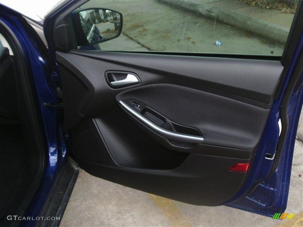 2012 Focus Titanium 5-Door - Kona Blue Metallic / Charcoal Black Leather photo #17