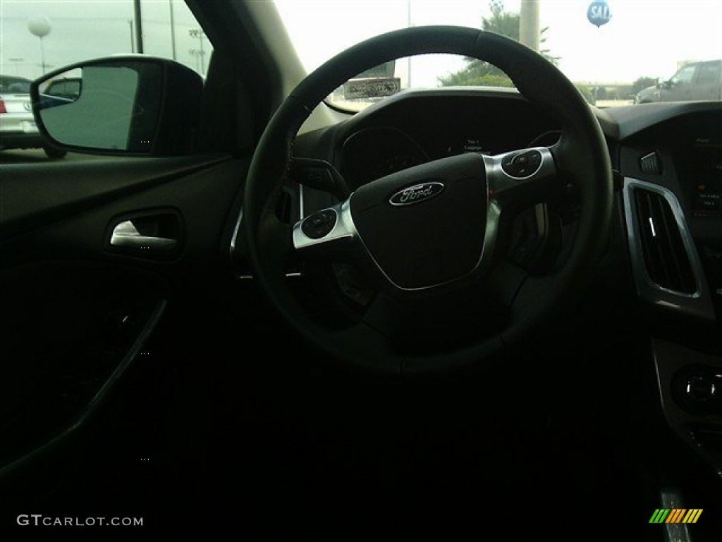 2012 Focus Titanium 5-Door - Kona Blue Metallic / Charcoal Black Leather photo #20