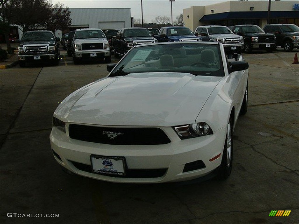 2011 Mustang V6 Convertible - Performance White / Stone photo #18