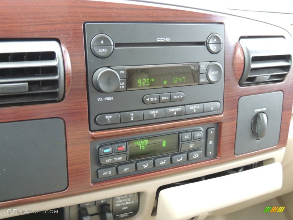 2006 F250 Super Duty Lariat Crew Cab - Medium Wedgewood Blue Metallic / Tan photo #21