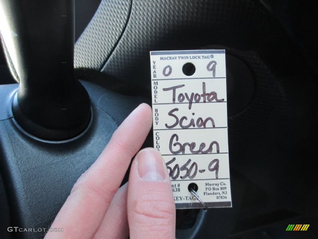 2009 xD  - Electric Wasabi / Charcoal Gray photo #10