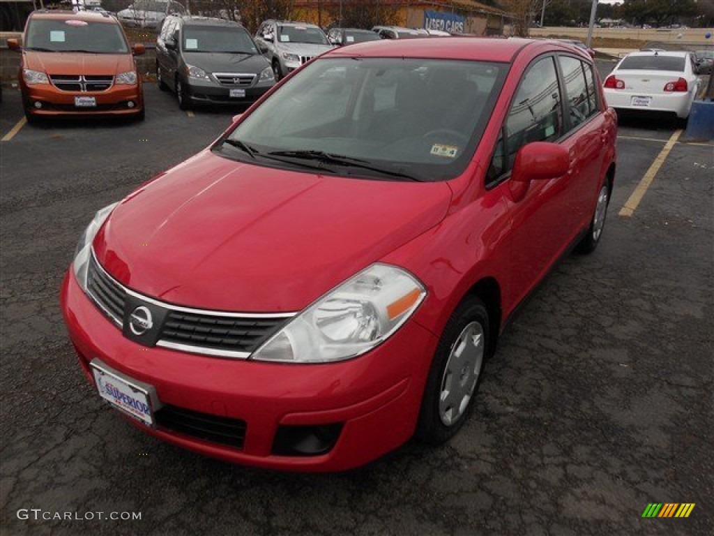 2009 Versa 1.8 S Hatchback - Red Alert / Charcoal photo #1