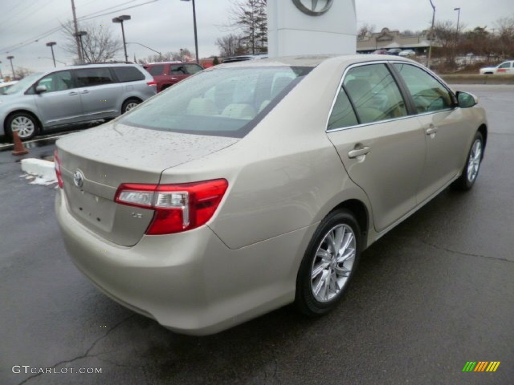 2013 Camry LE - Champagne Mica / Ivory photo #7