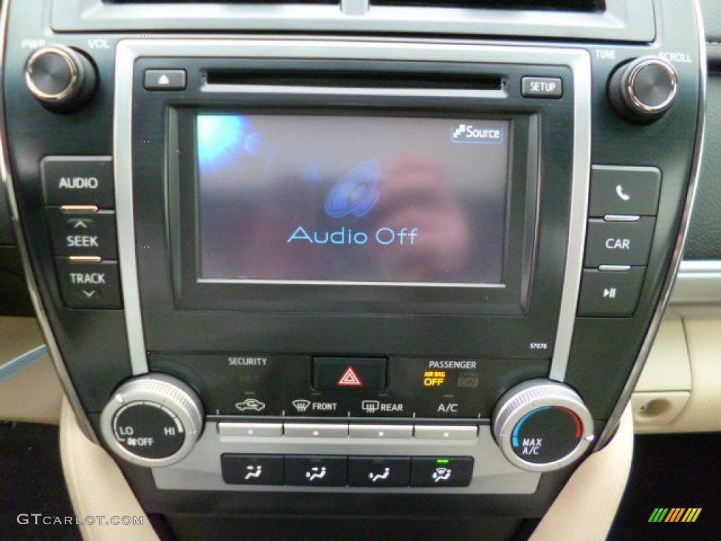 2013 Camry LE - Champagne Mica / Ivory photo #19