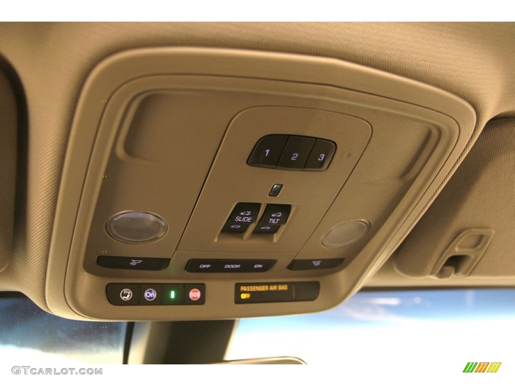 2014 Cadillac ATS 2.0L Turbo Controls Photo #89595512