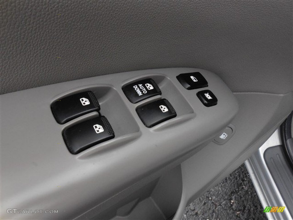 2011 Sedona LX - Titanium Silver / Gray photo #17