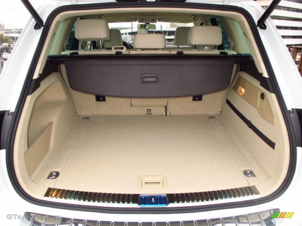 2014 Volkswagen Touareg V6 Sport 4Motion Trunk Photo #89601034