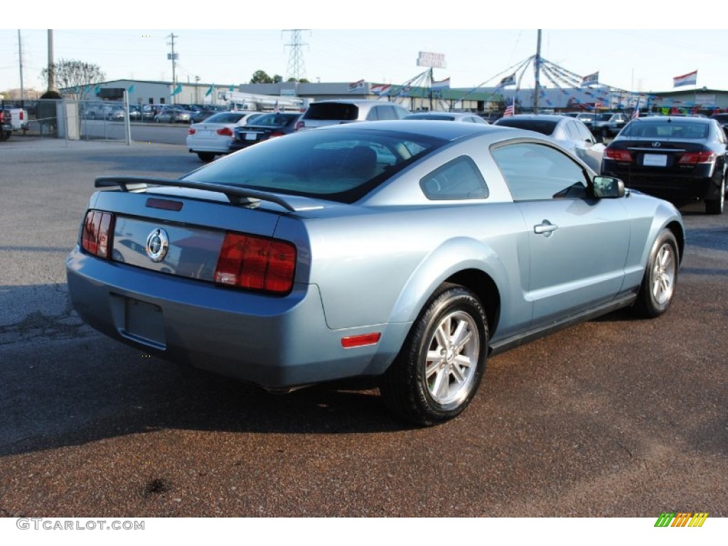 2006 Mustang V6 Deluxe Coupe - Windveil Blue Metallic / Light Graphite photo #4