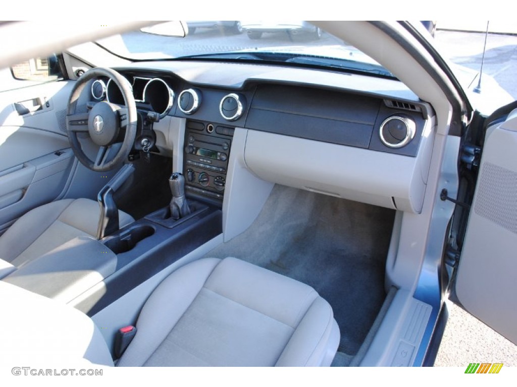 2006 Mustang V6 Deluxe Coupe - Windveil Blue Metallic / Light Graphite photo #11