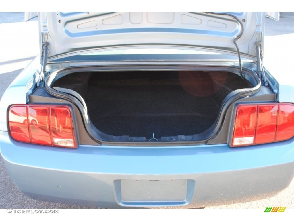 2006 Mustang V6 Deluxe Coupe - Windveil Blue Metallic / Light Graphite photo #15
