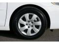 Super White - Camry LE Photo No. 31