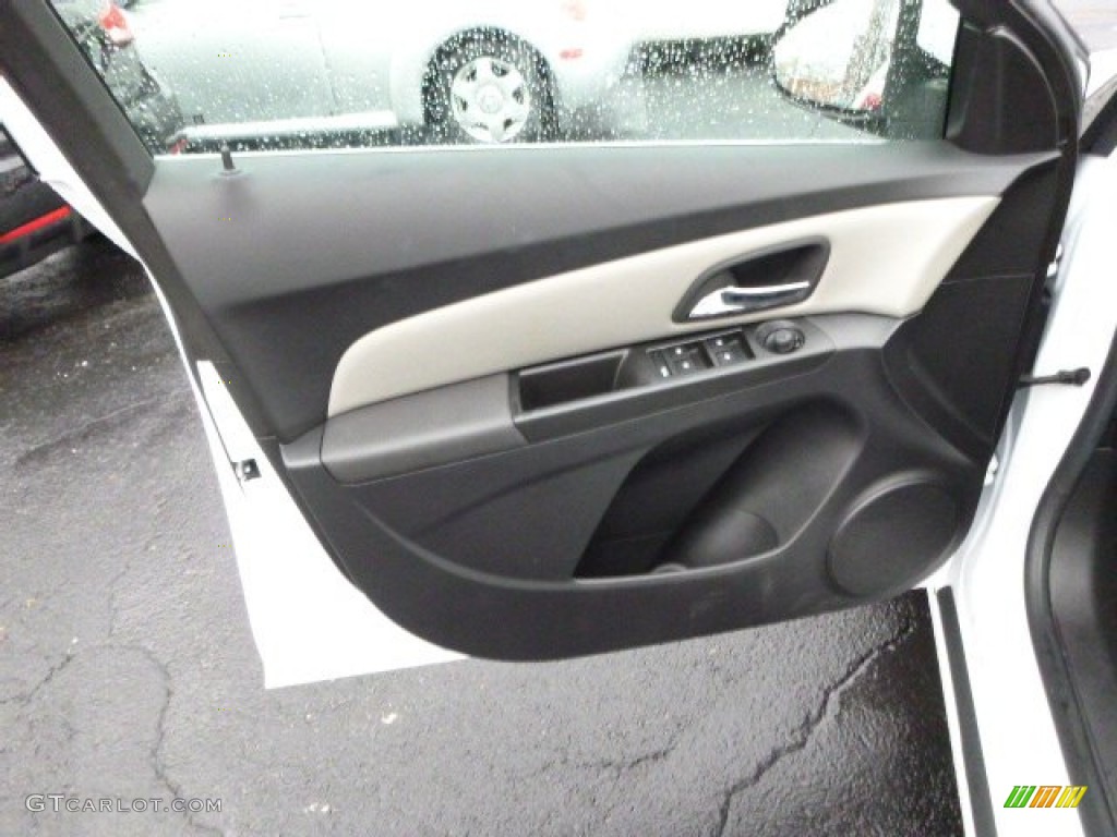 2013 Cruze LT - Summit White / Medium Titanium photo #11