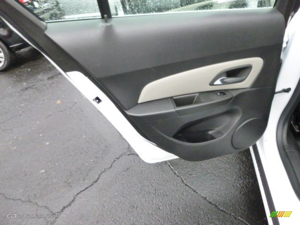 2013 Cruze LT - Summit White / Medium Titanium photo #13