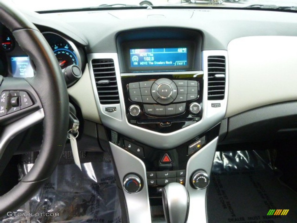 2013 Cruze LT - Summit White / Medium Titanium photo #16