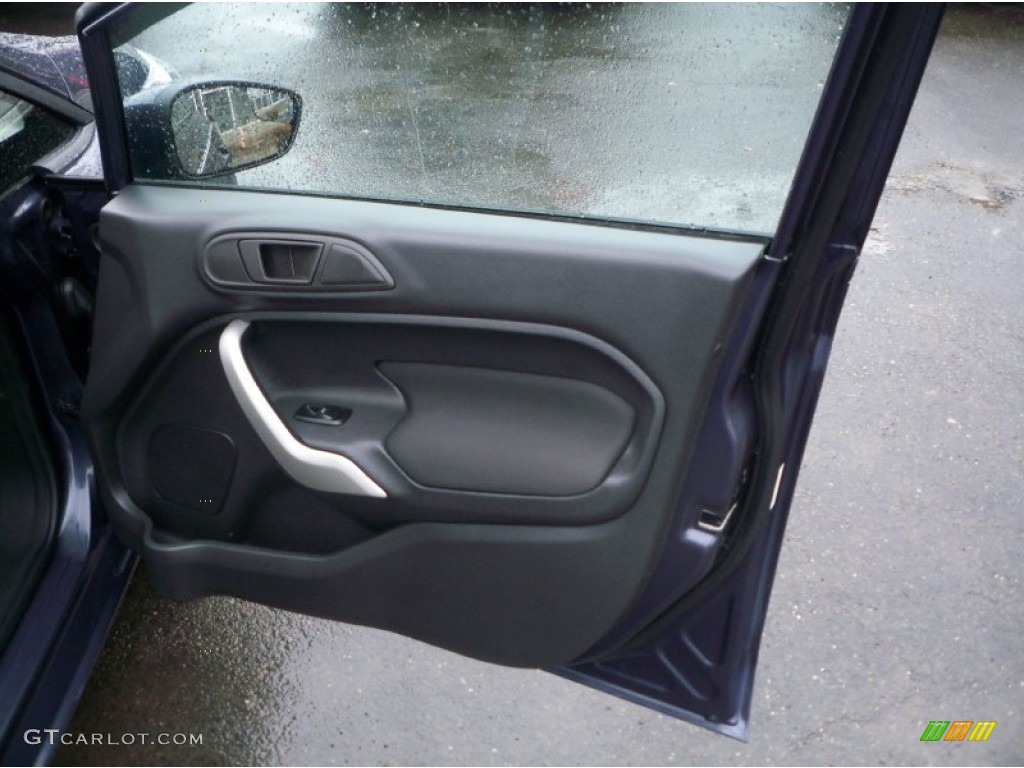 2013 Ford Fiesta SE Sedan Charcoal Black Door Panel Photo #89609627
