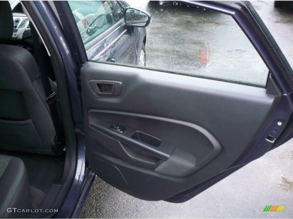 2013 Ford Fiesta SE Sedan Charcoal Black Door Panel Photo #89609675