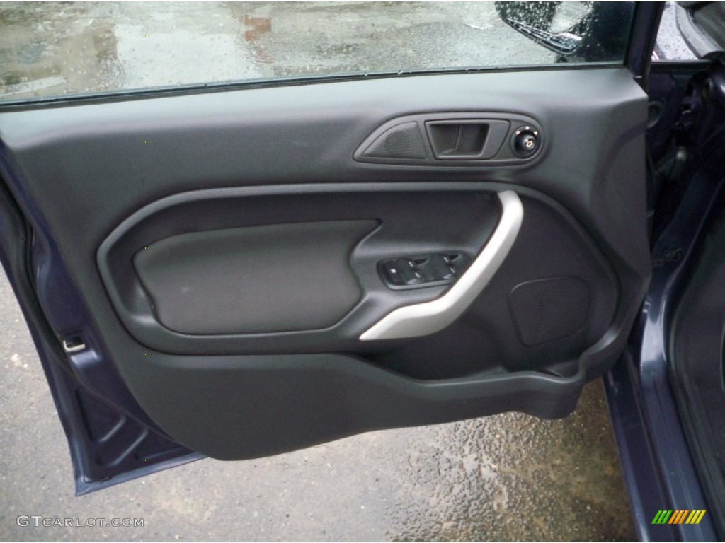 2013 Ford Fiesta SE Sedan Charcoal Black Door Panel Photo #89609780
