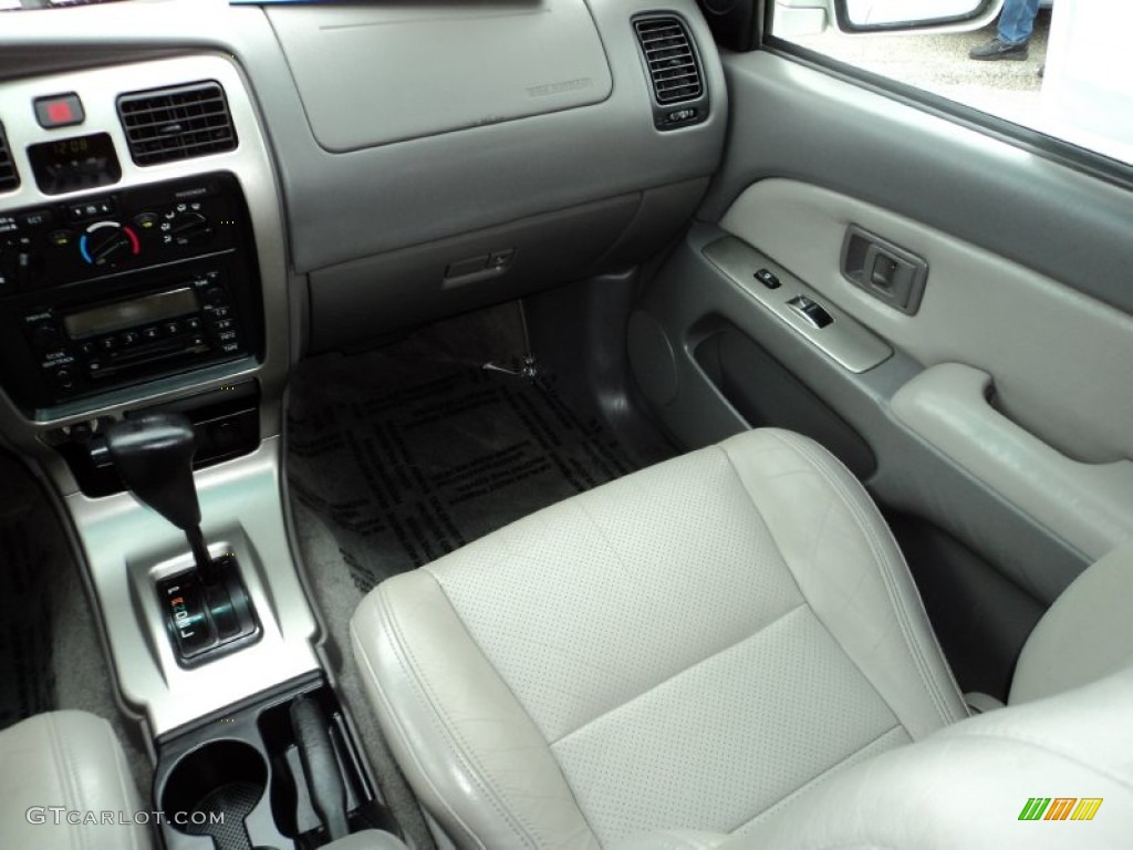 2001 4Runner SR5 - Millennium Silver Metallic / Gray photo #27