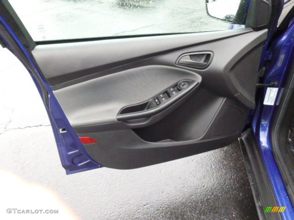 2012 Focus SE Sedan - Blue Candy Metallic / Charcoal Black photo #11