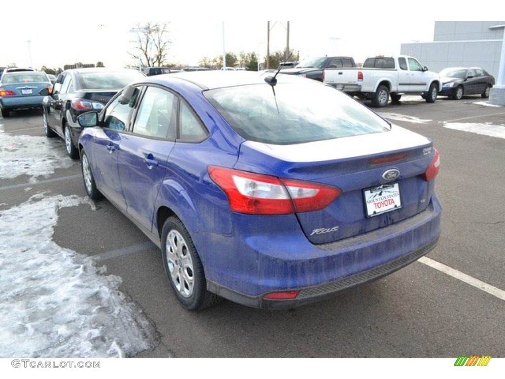 2012 Focus SE Sedan - Sonic Blue Metallic / Charcoal Black photo #3