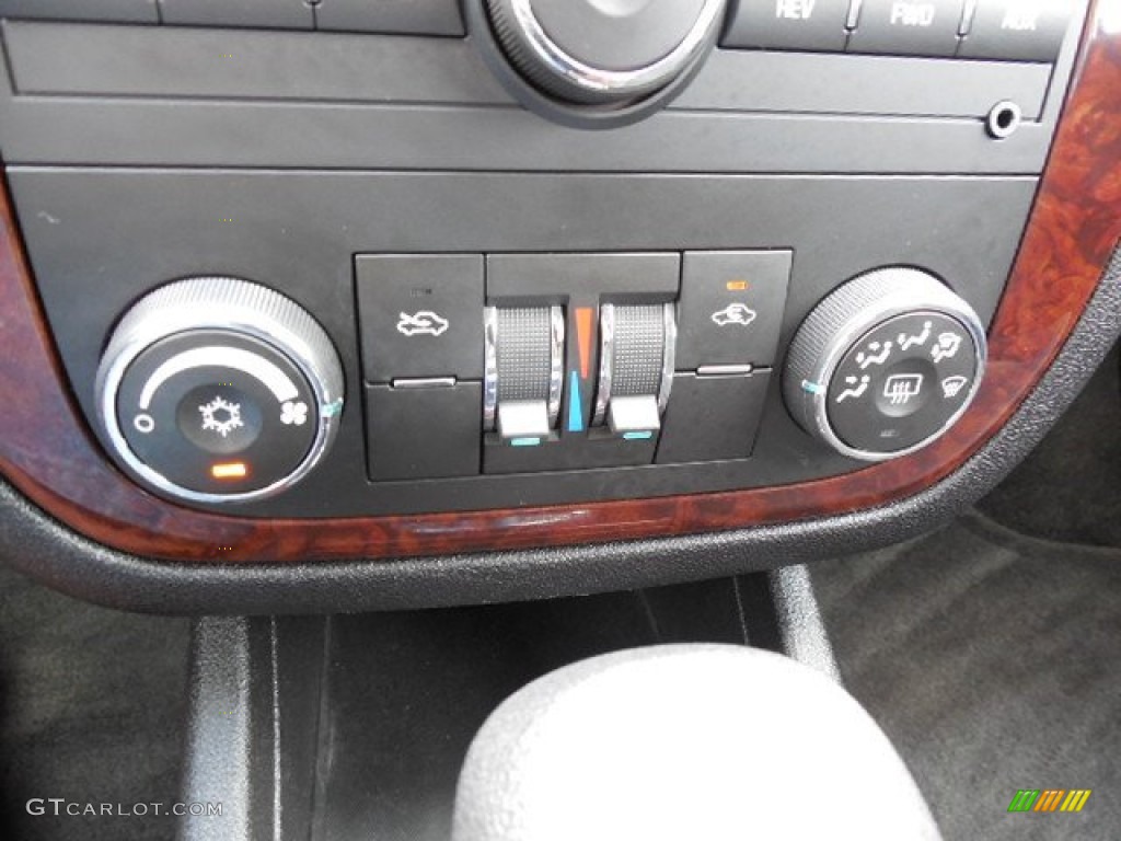 2011 Chevrolet Impala LT Controls Photos