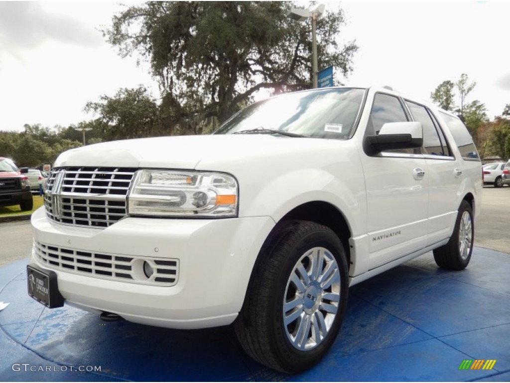 White Platinum Metallic Tri-Coat Lincoln Navigator