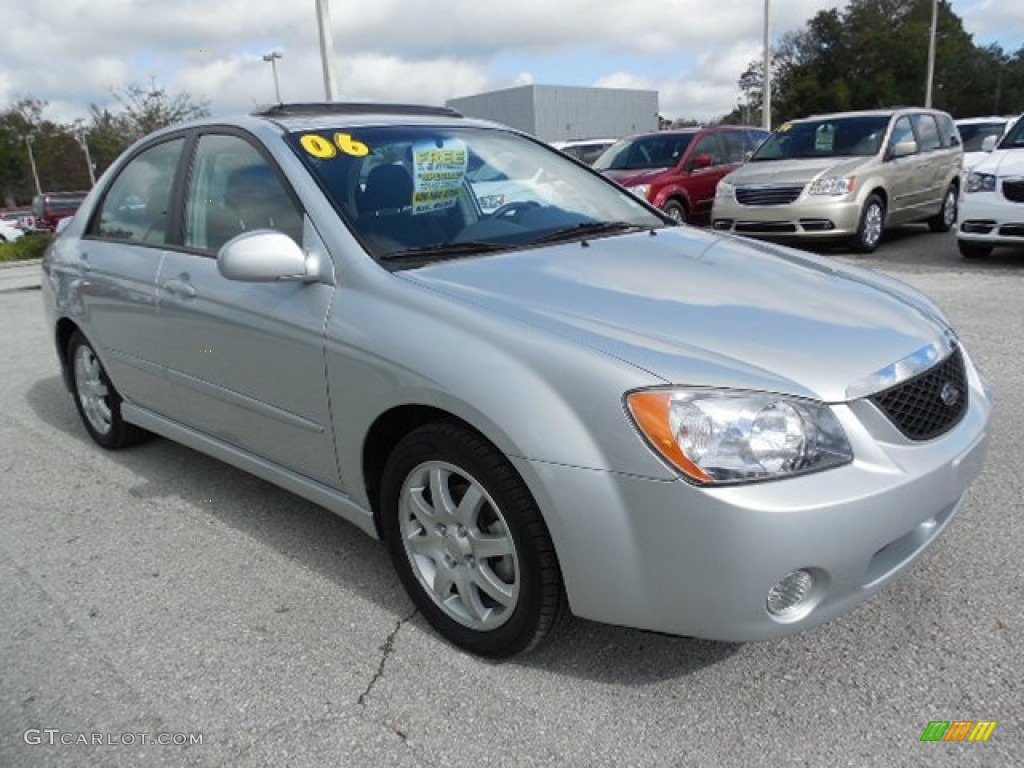 2006 Spectra SX Sedan - Clear Silver / Gray photo #10