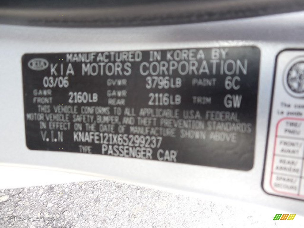 2006 Spectra SX Sedan - Clear Silver / Gray photo #23